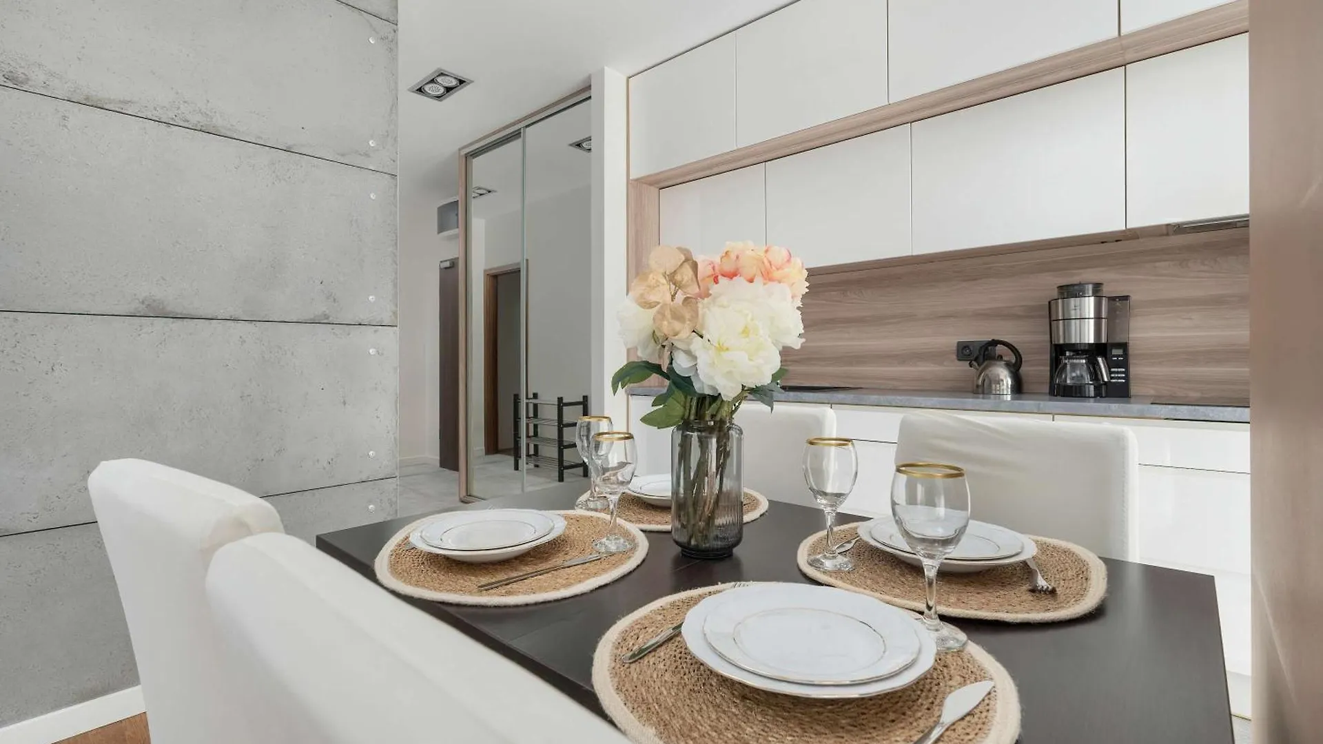 Elegant Apartment Slezna In Wroclaw With Parking By Noclegi Renters