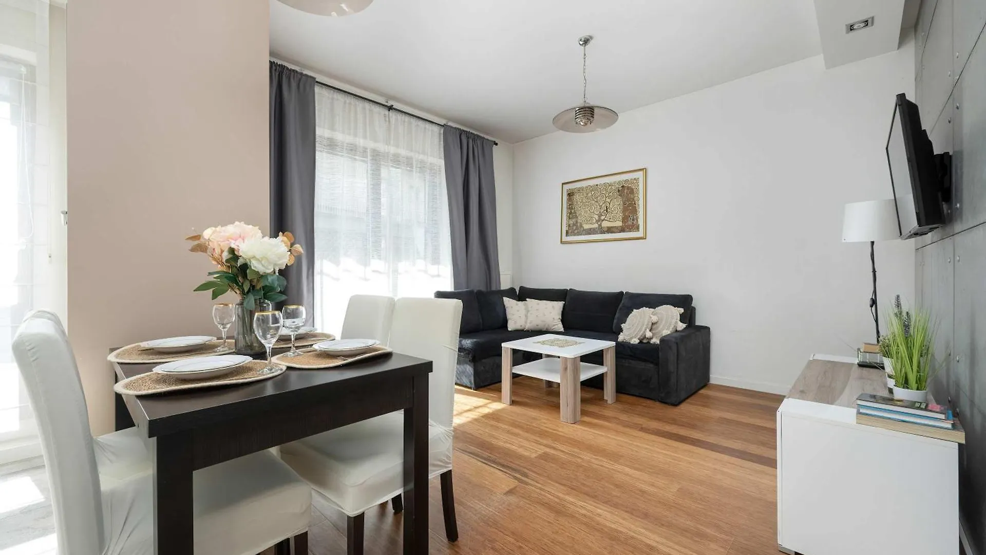Elegant Apartment Slezna In Wroclaw With Parking By Noclegi Renters Polska