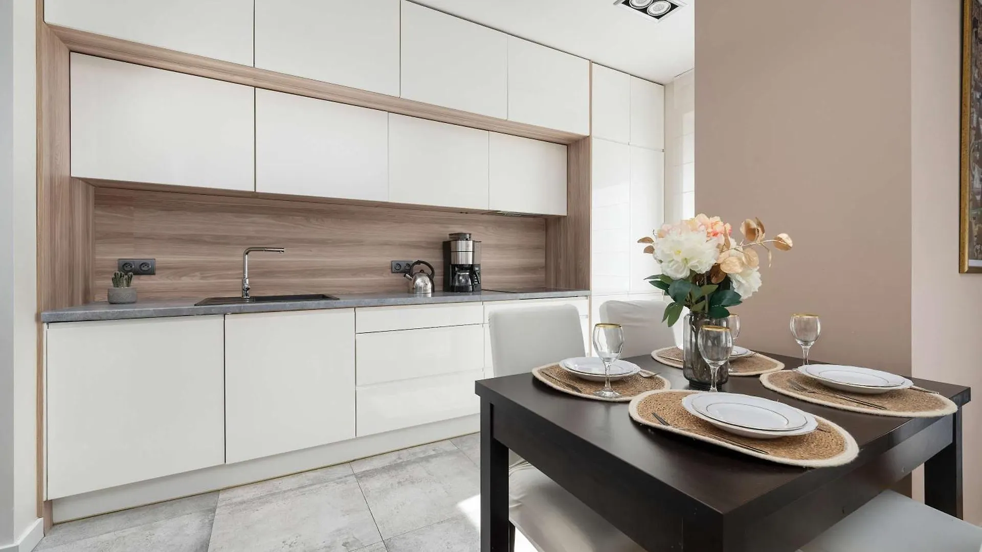 Elegant Apartment Slezna In Wroclaw With Parking By Noclegi Renters 0*,  Polska