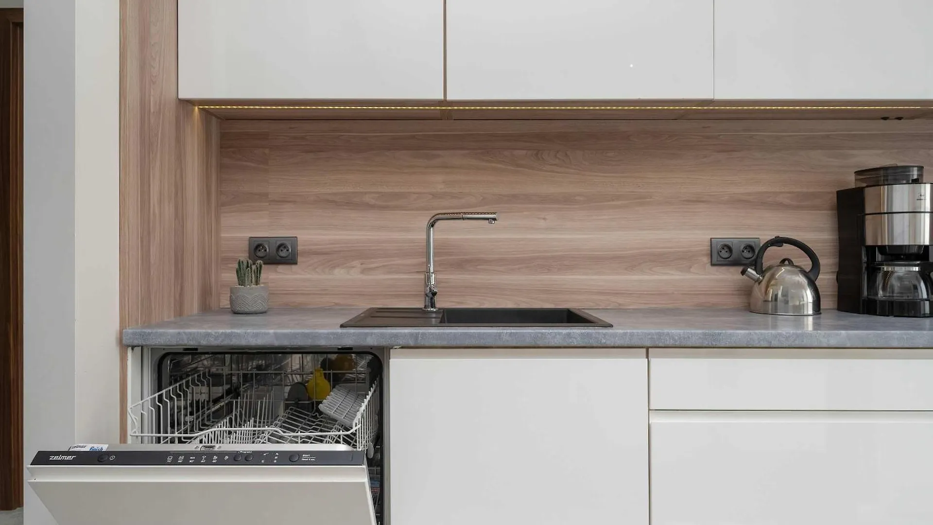 Elegant Apartment Slezna In Wroclaw With Parking By Noclegi Renters